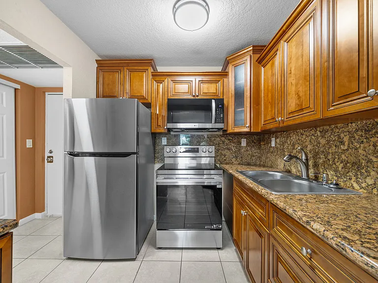 17570 Atlantic Blvd #306 — Photo 5