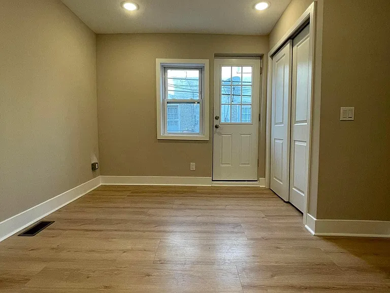 2725 Moore St #1 — Photo 5