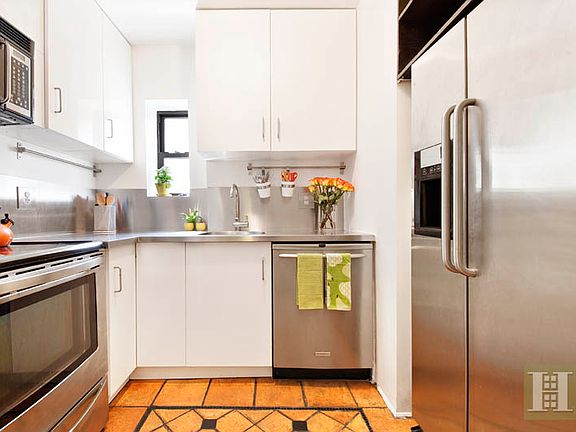 4th image of 426 Sterling Pl #18