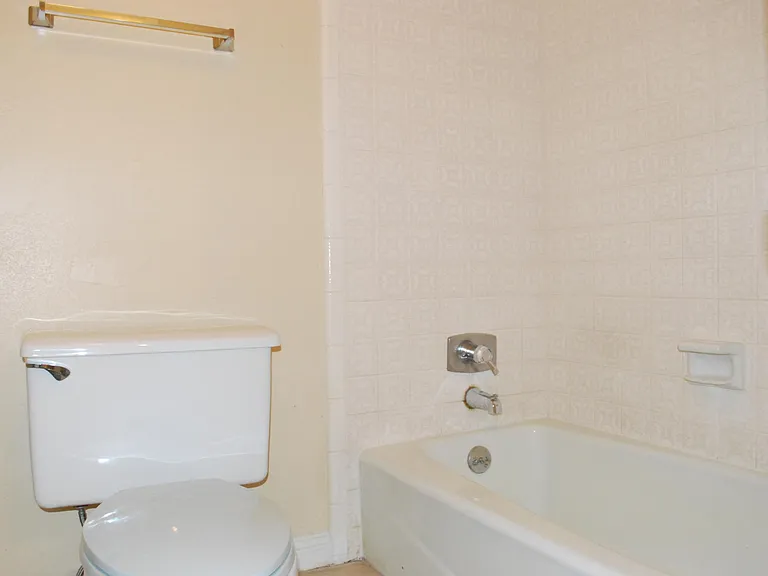 9078 S 1300 E — Photo 12