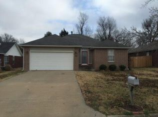 862 S Liberty Dr, Fayetteville, AR 72701