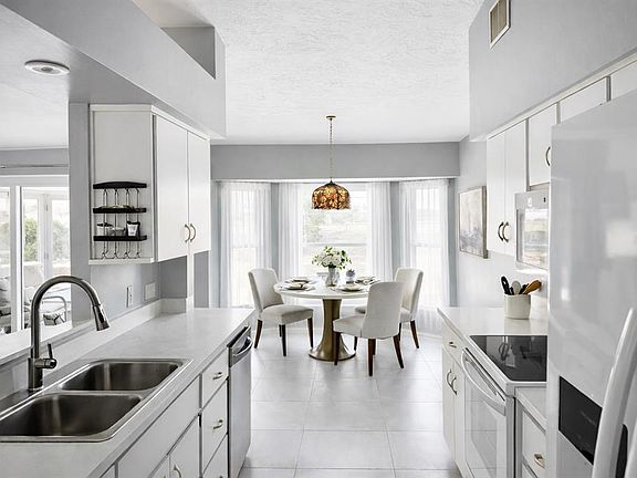 2nd image of 3442 N Tamarisk Ave