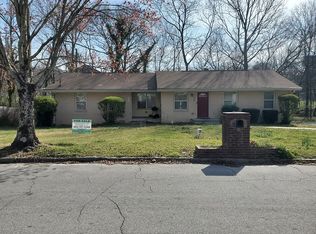 867 Commodore Dr NW, Atlanta, GA 30318