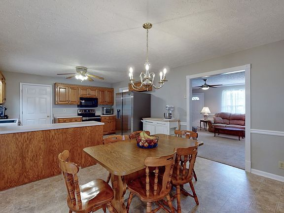 5th image of 104 Erica Pl