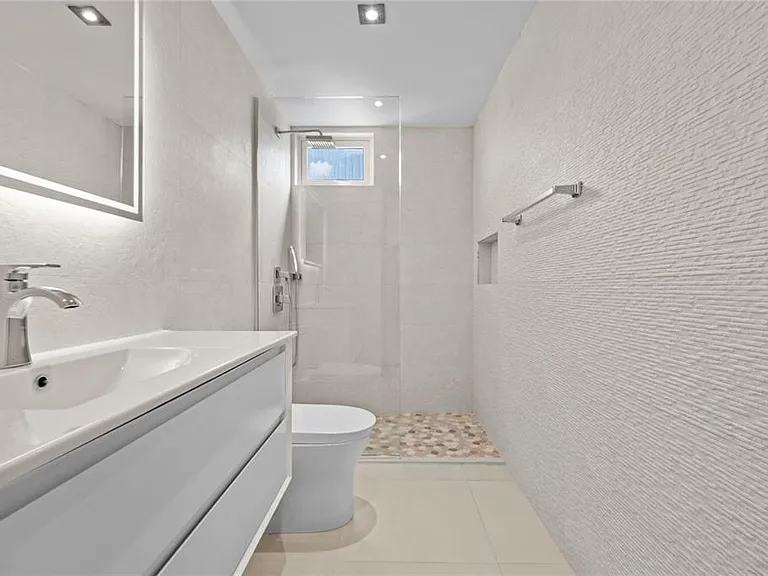 26 Washington #11A — Photo 17