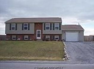 12102 Skyhawk Dr, Waynesboro, PA 17268