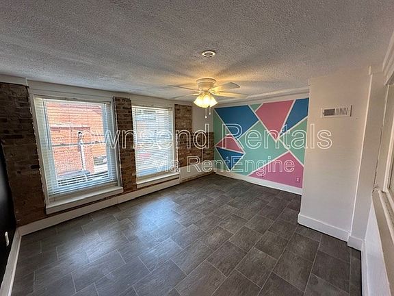 3rd image of 118 Hay St