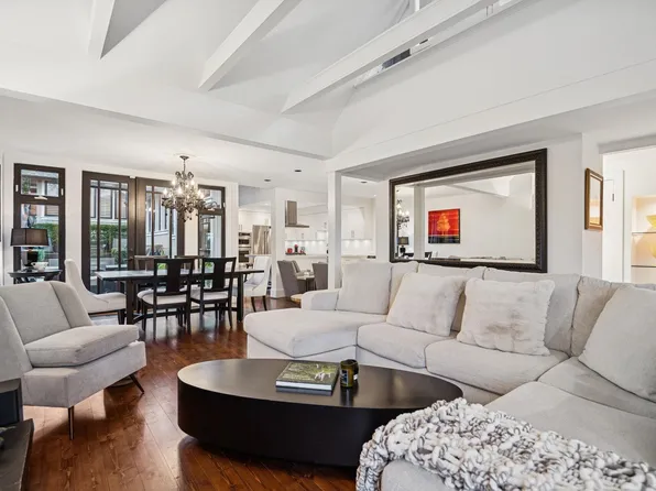 3814 W 11th Ave, Vancouver, BC V6R 2K9