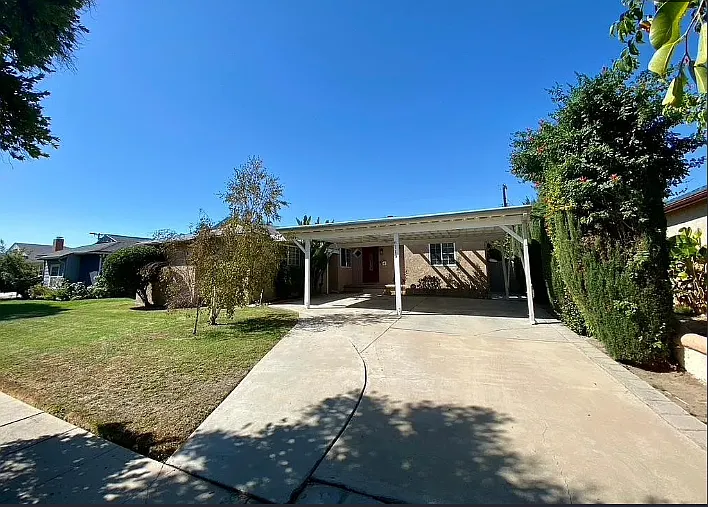 3 bed, 1560 sqft, $4,200 — Photo 1