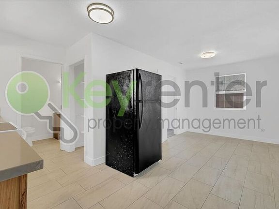 2nd image of 3815 Magenta Aly