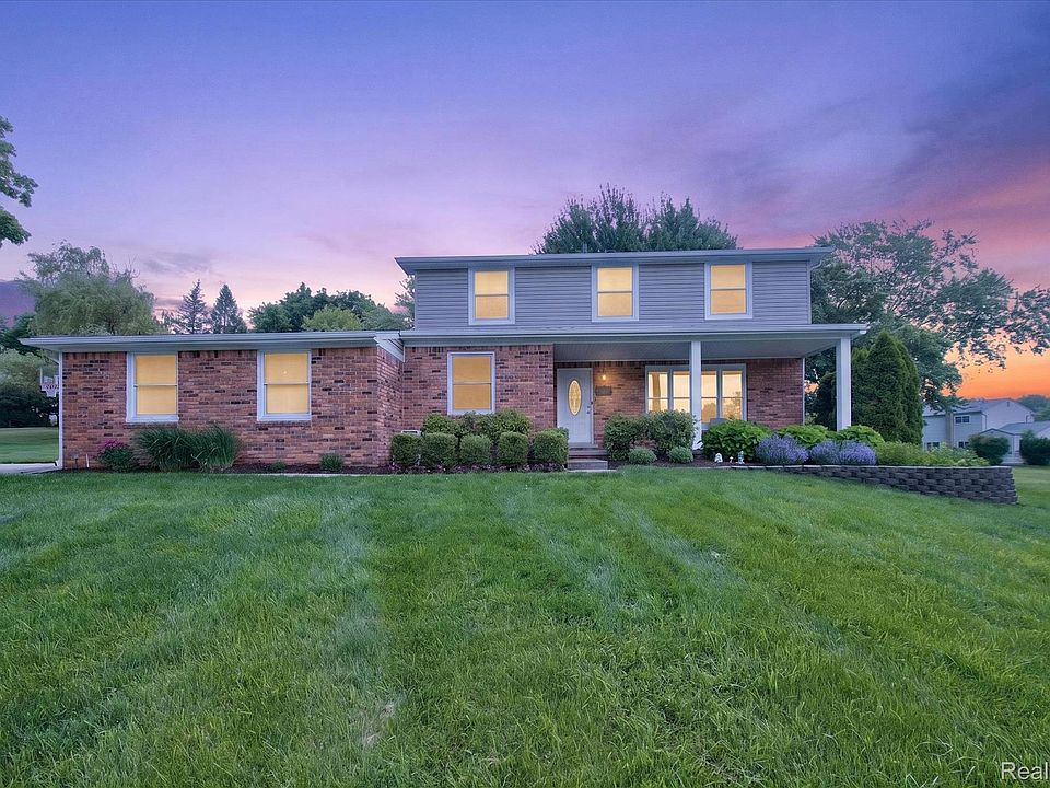 1st image of 31136 Carriage Hill Ct