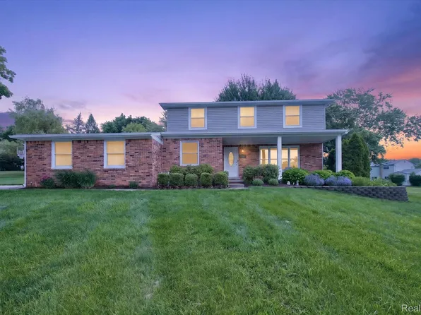 31136 Carriage Hill Ct, Farmington Hills, MI 48331