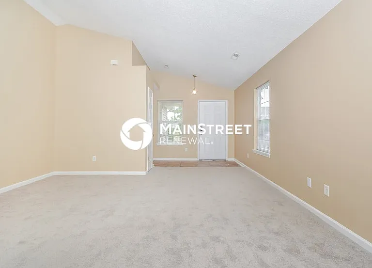 5620 Sweet River Dr — Photo 2