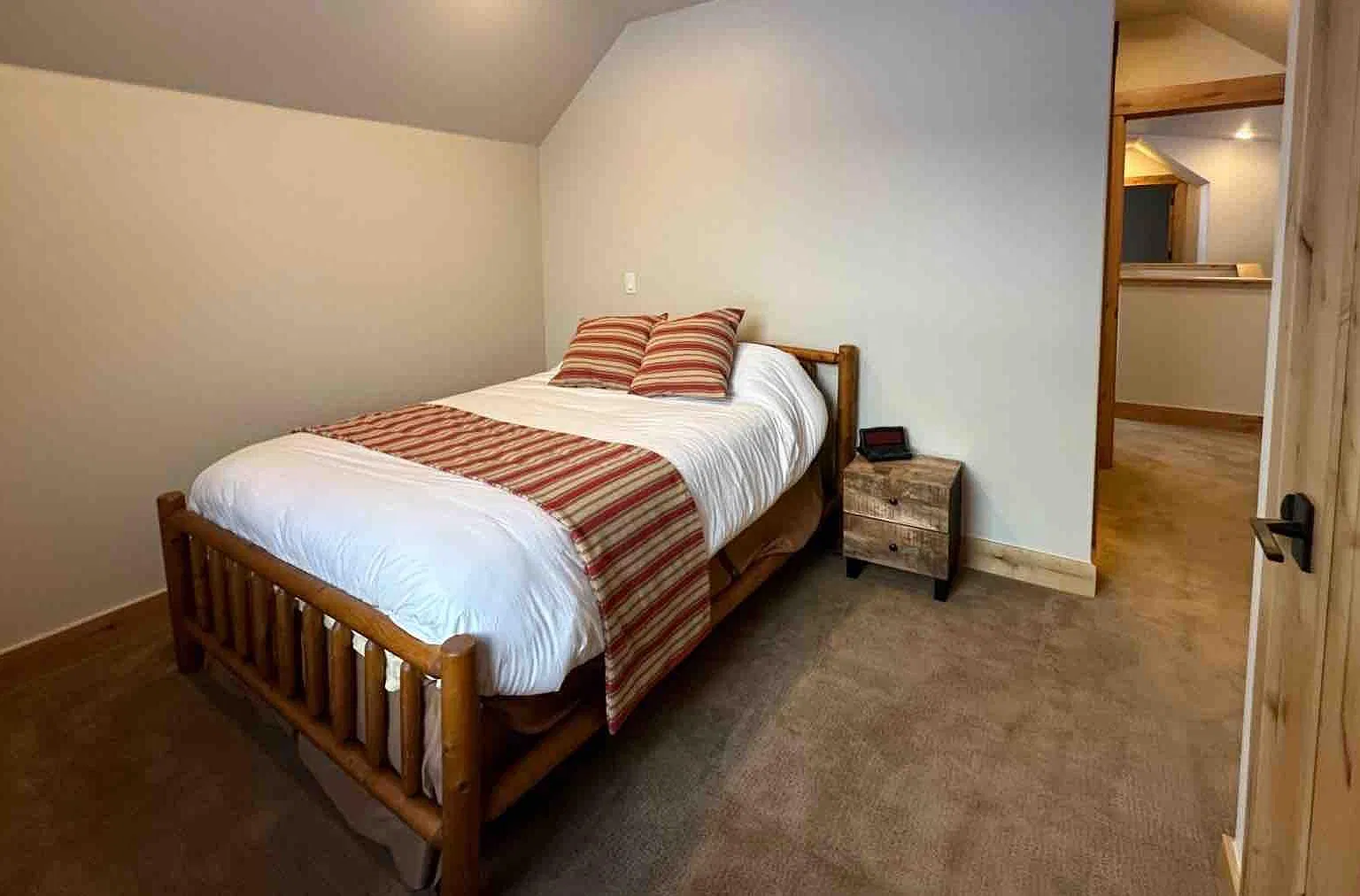 3 bed, 3.5 bath, 2085 sqft, $6,000 — Photo 4