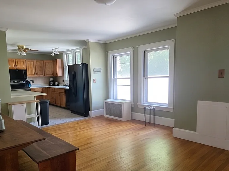 122 Oak St #3 — Photo 3