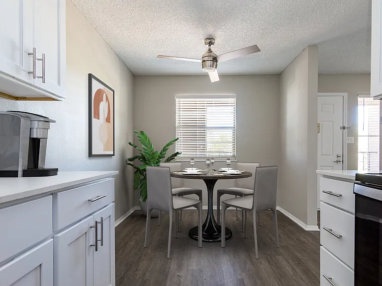 Beautifully renovated kitchen with Deluxe 2 finishes