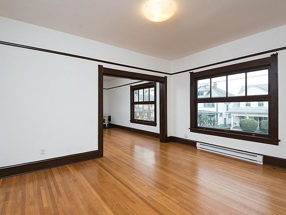 5th image of 3268 SE Hawthorne Blvd APT 302