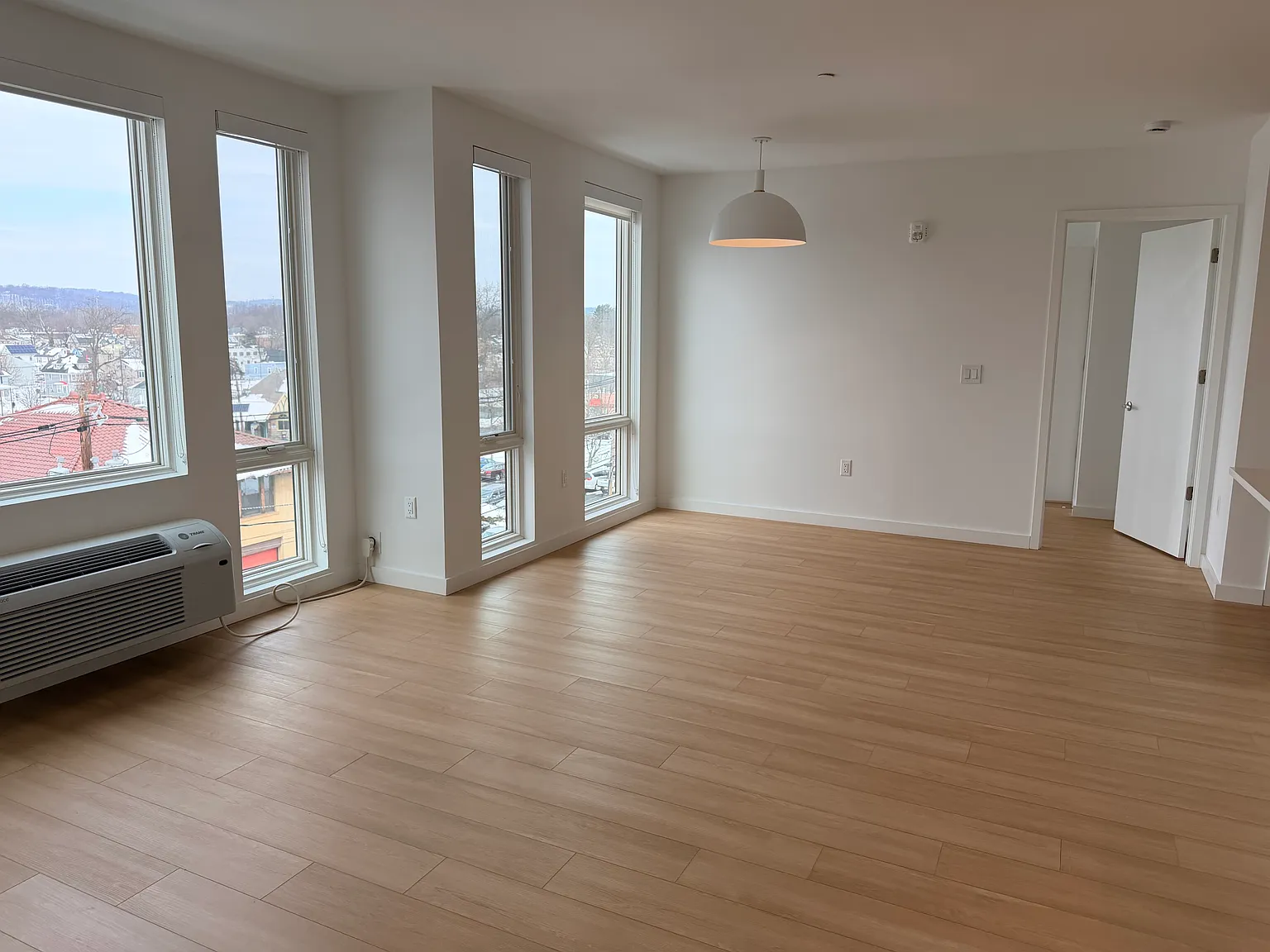 2 bed, 1058 sqft, $2,650 — Photo 2