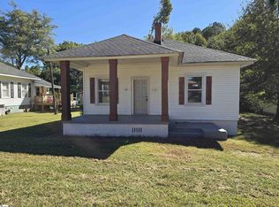 17 Gallon St, Laurens, SC 29360