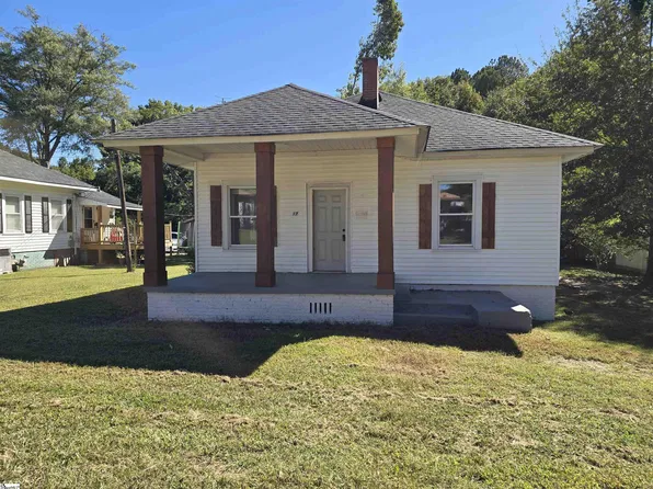 17 Gallon St, Laurens, SC 29360