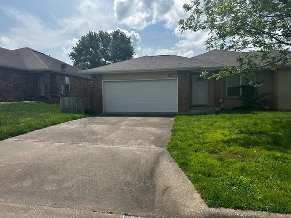 1821 N Laurel Hill Dr, Nixa, MO 65714