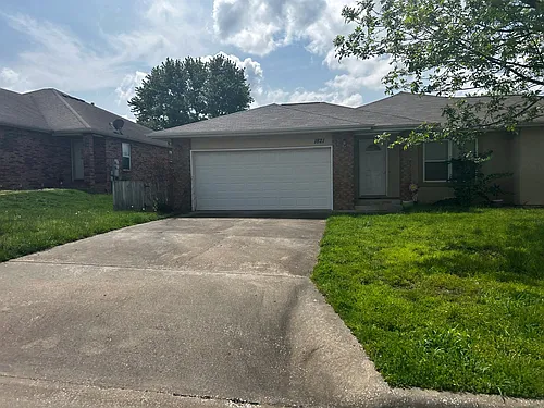 1821 N Laurel Hill Dr Photo 1