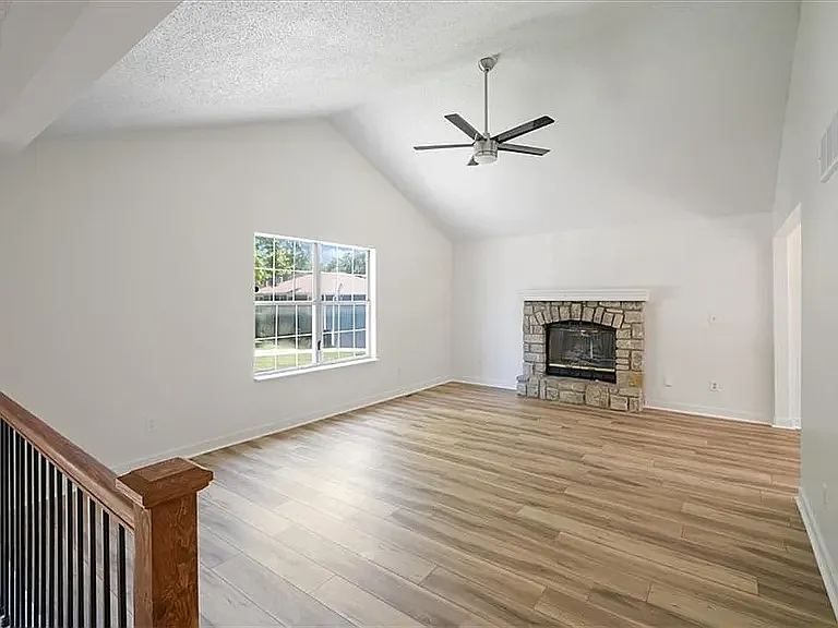 5 bed, 1730 sqft, $2,500 — Photo 2