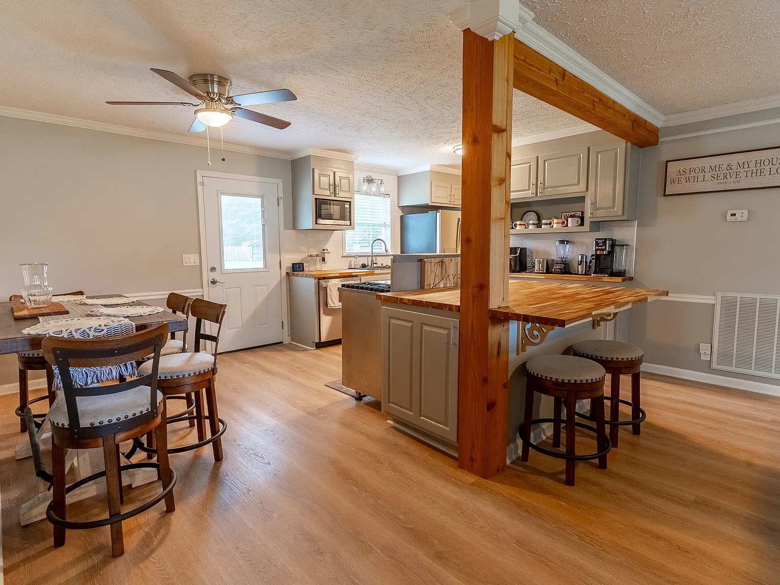 3 bed, 2.0 bath, 1375 sqft, $2,400 — Photo 3
