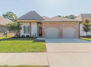221 Country Park Dr, Youngsville, LA 70592