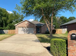 1105 SE Phoenix St, Bentonville, AR 72712