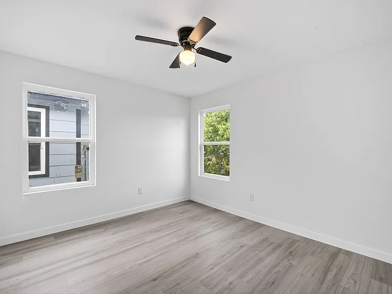 9007 Hilda St — Photo 13