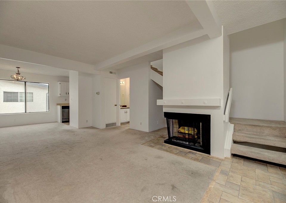1st image of 1415 E 4th St APT 6