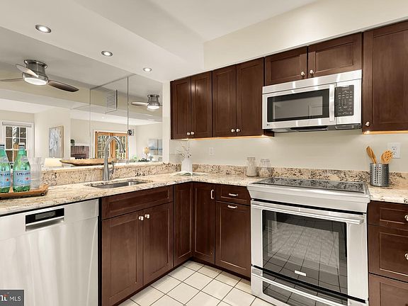 4th image of 2038 Derby Ridge Ln #3-5