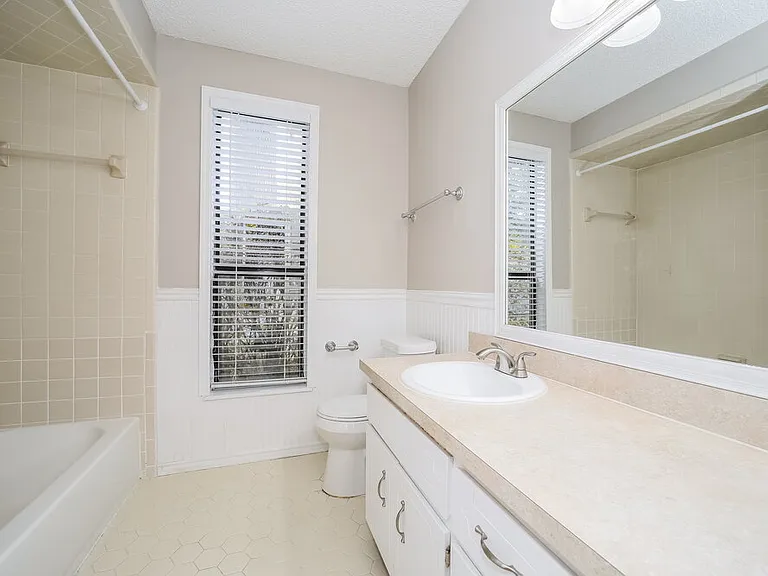 3167 Laurel Grv S — Photo 11