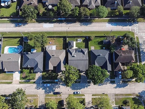 2nd image of 16039 Surrey Woods Drive