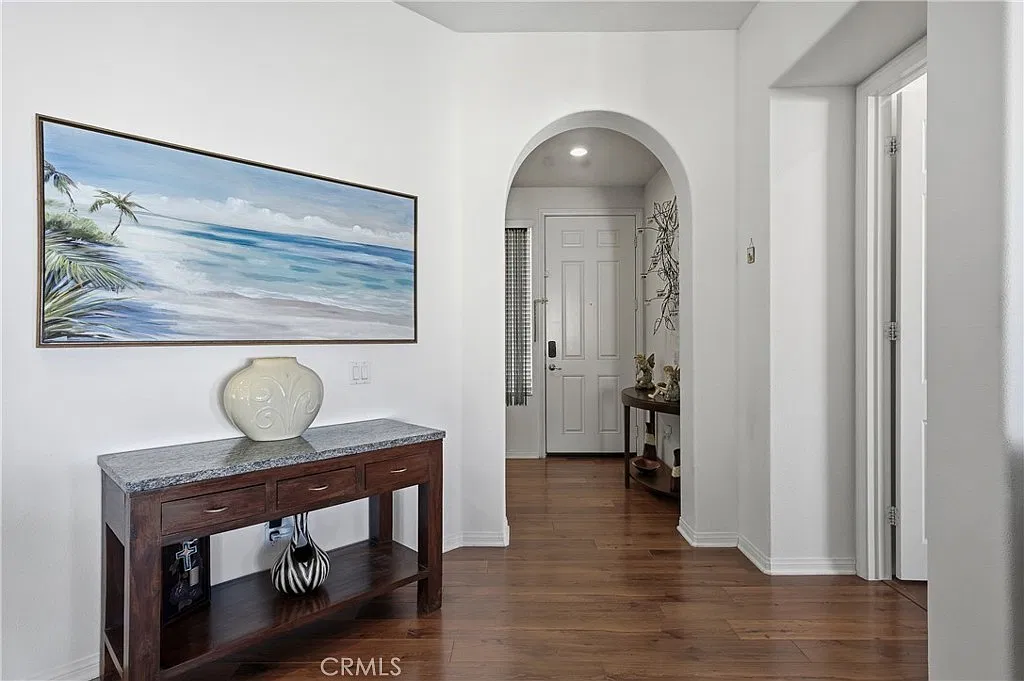 3 bed, 1720 sqft, $3,600 — Photo 2