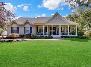 14 Daremy Ln, East Setauket, NY 11733