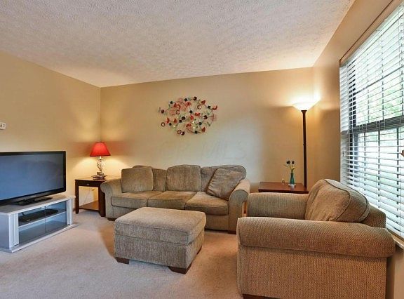5th image of 635 Mawyer Dr