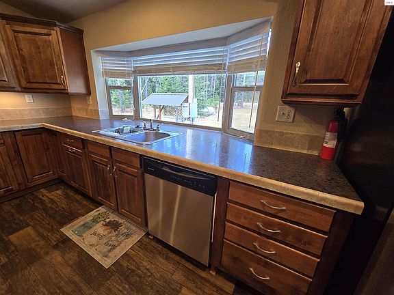 4th image of 5731 Lake Creek Rd