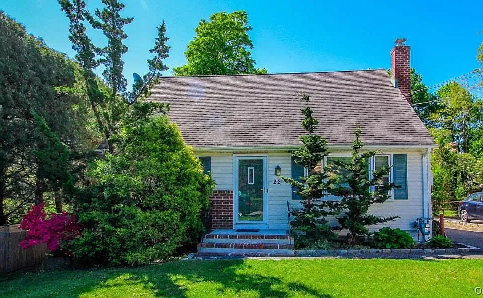 22 Lawrence Hill Rd