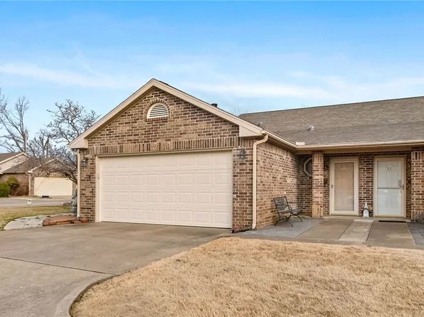 1020 W Cypress St, Rogers, AR 72756