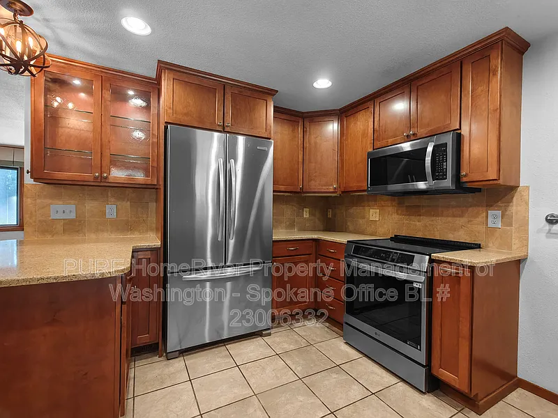 4 bed, 3.0 bath, 2303 sqft, $2,770 — Photo 3