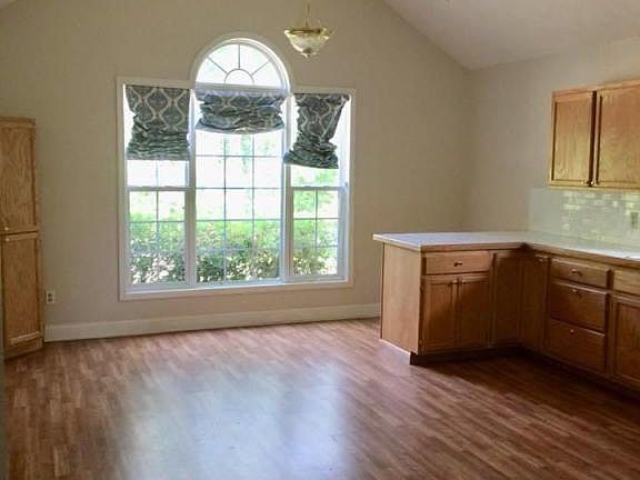 5th image of 204 Leisure Ln #9