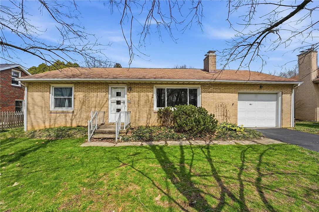 206 E McQuistion Rd photo 1