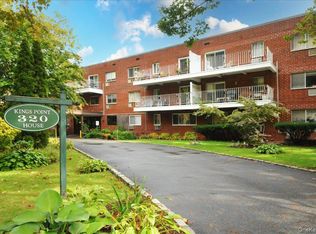 320 E Shore Rd #C, Great Neck, NY 11023