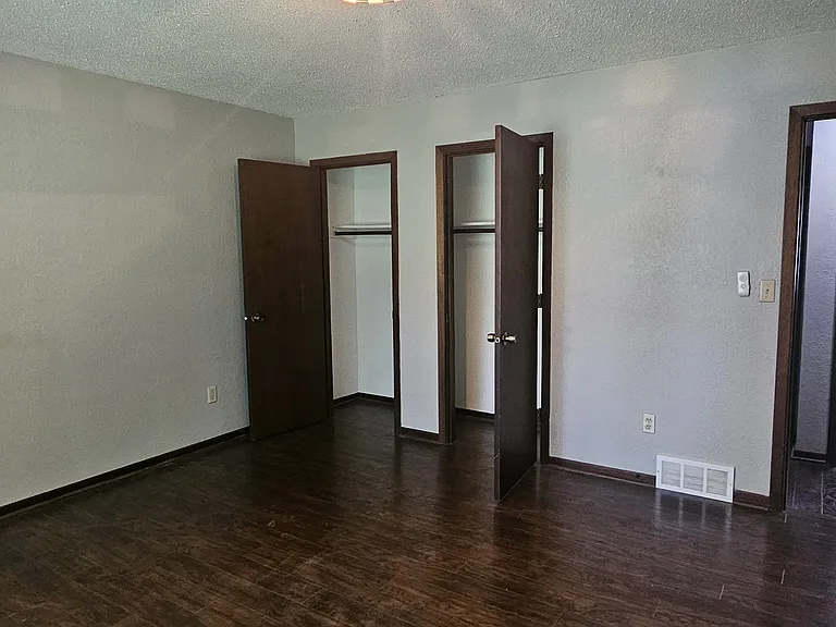 542 Breezy Point Dr — Photo 14