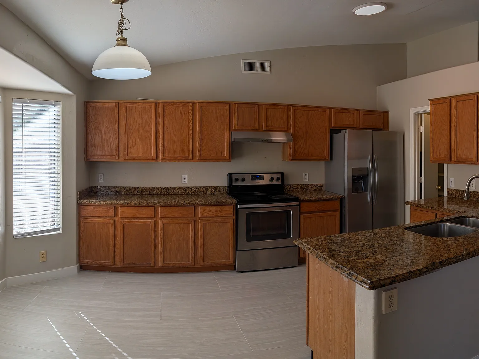 4 bed, 1693 sqft, $2,400 — Photo 3