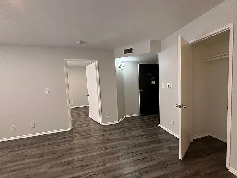 314 South Manhattan Place — Photo 12