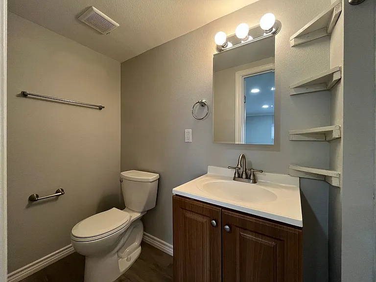 4801 Lansdown Dr — Photo 13