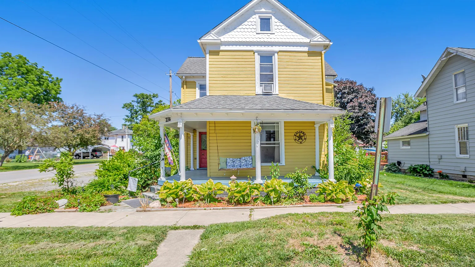216 N Elm St photo 1